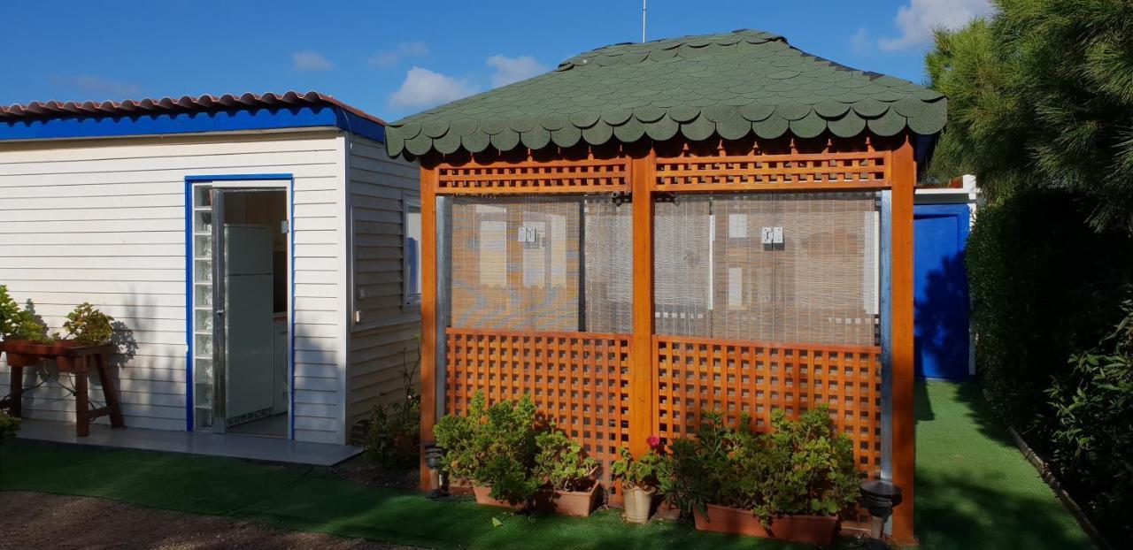 En Finca Las Dunas Dos Chalets Con Jacuzzis En Primera Linea De Playa , Uno De 4 Dormitorios Y Otro De 2 Dormitorios, Llama Al Seiscientos Veintisiete Cuatrocientos Diecisiete Trescientos Noventa Y Ocho Rota Kültér fotó