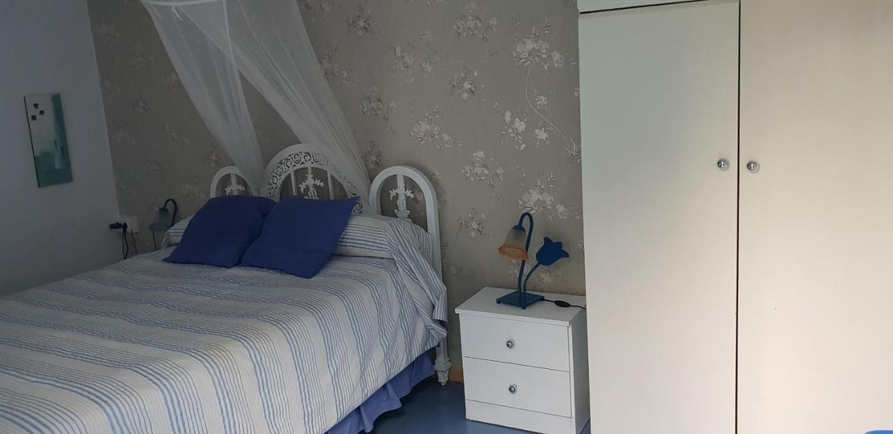 En Finca Las Dunas Dos Chalets Con Jacuzzis En Primera Linea De Playa , Uno De 4 Dormitorios Y Otro De 2 Dormitorios, Llama Al Seiscientos Veintisiete Cuatrocientos Diecisiete Trescientos Noventa Y Ocho Rota Kültér fotó
