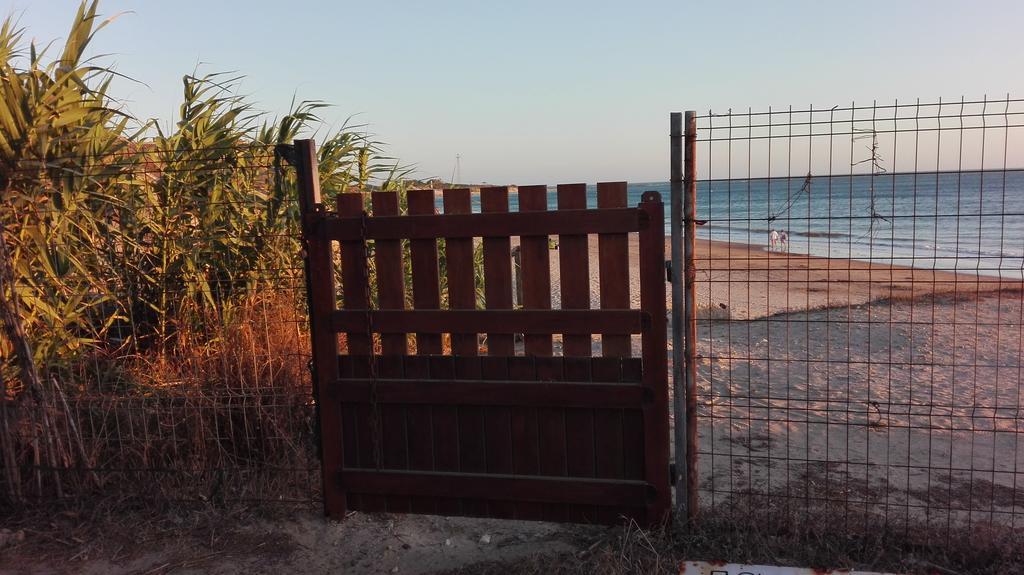 En Finca Las Dunas Dos Chalets Con Jacuzzis En Primera Linea De Playa , Uno De 4 Dormitorios Y Otro De 2 Dormitorios, Llama Al Seiscientos Veintisiete Cuatrocientos Diecisiete Trescientos Noventa Y Ocho Rota Kültér fotó